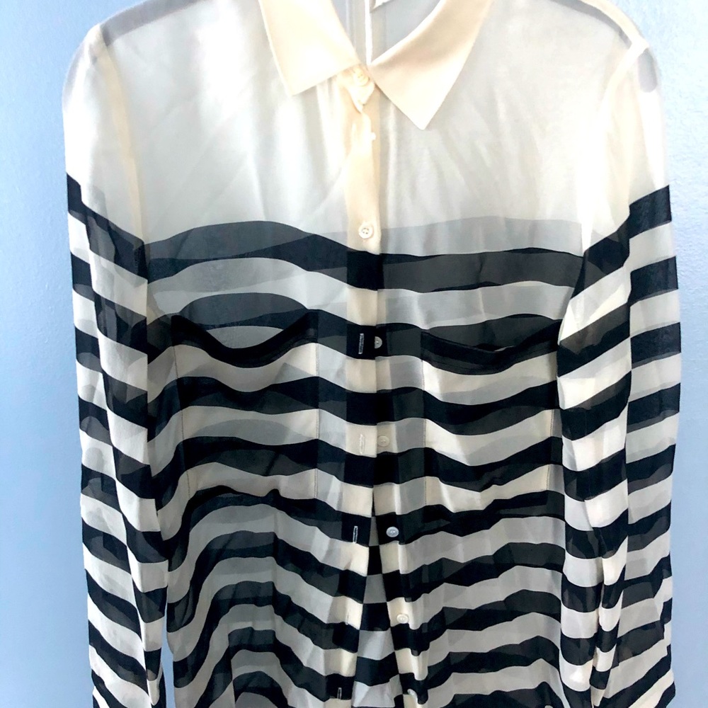 Cream and black sheer Club Monaco top 🤍🖤